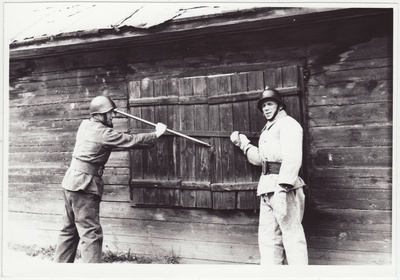 III ÜSTK vahtkond õppustel Koplis: luukide avamine, 1952.a.  duplicate photo