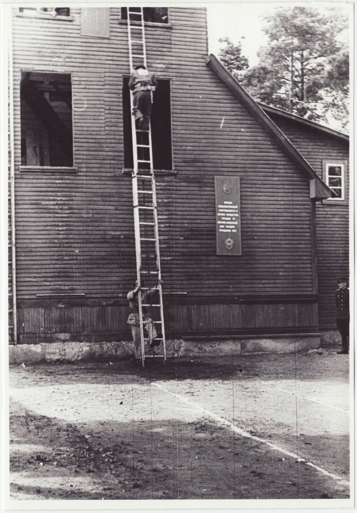 Komandodevahelised tuletõrjevõistlused Tallinnas: tõmberedelil, 1950.a.