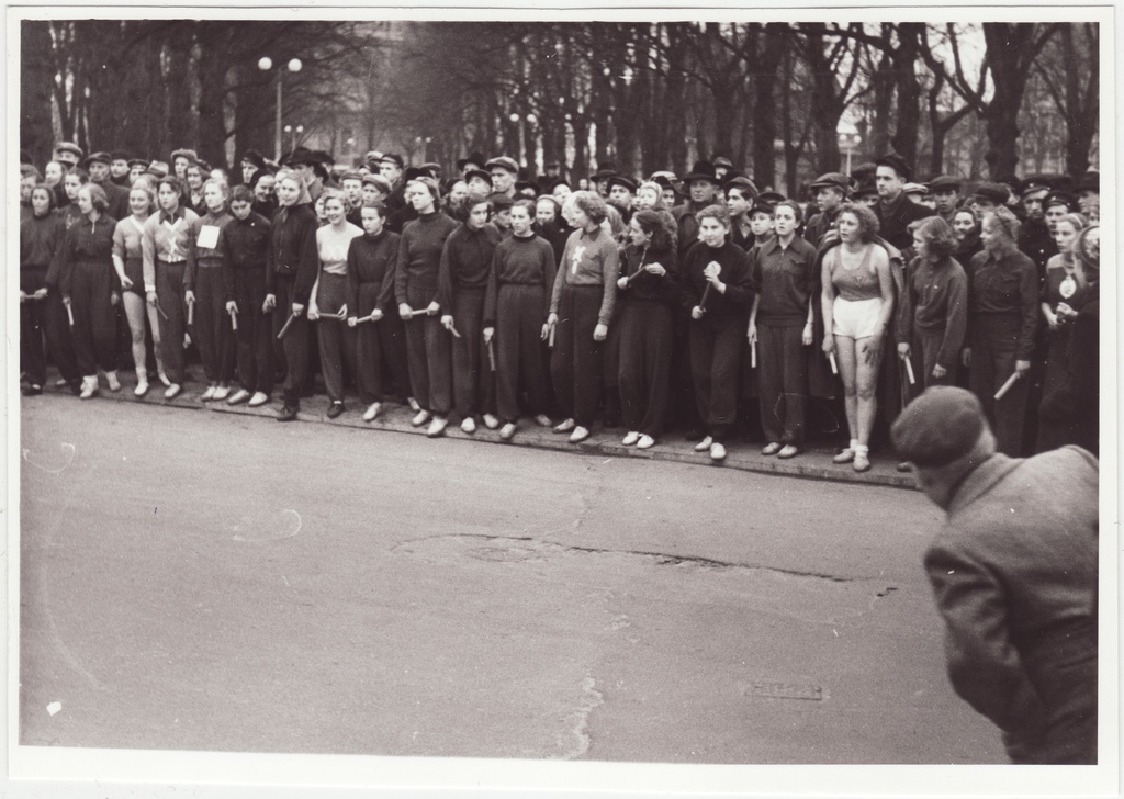 Spordikollektiivide ümberlinna teatejooks: stardijoonel, 1955.a.