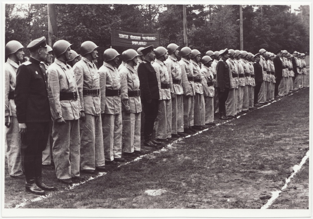 Tuletõrje võistkondade rivi enne võistluste algust, 1954.a.