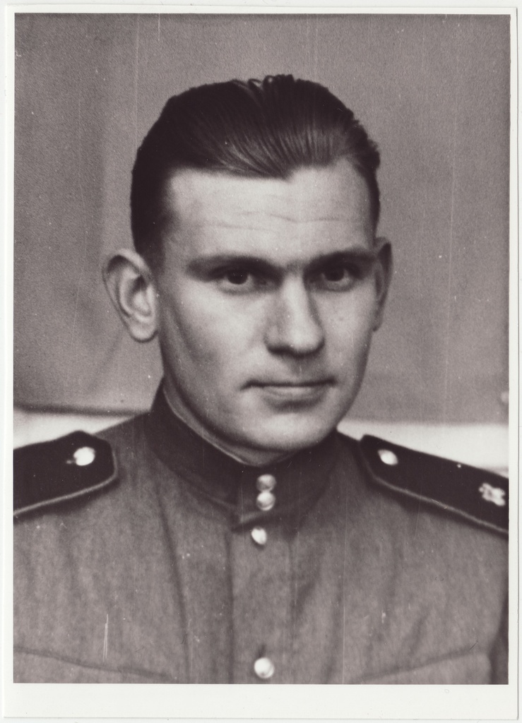Portree: Kalju Tamm - Jõgeva rajooni Pala VTK autojuht (nõukogude armee mundris), 1954.a.