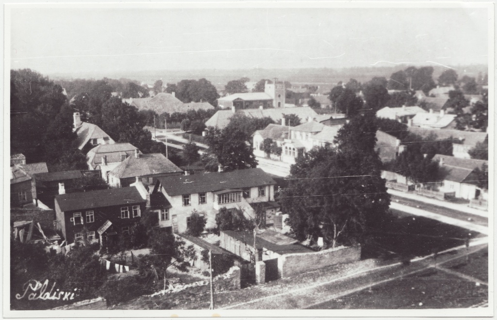 Paldiski vaade kõrgusest, taamal tuletõrjehoone.