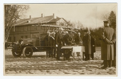 Haapsalu VTÜ liikmed tuletõrjeautoga Lossiplatsil  similar photo