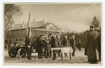 Haapsalu VTÜ liikmed tuletõrjeautoga Lossiplatsil  similar photo