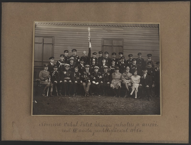 Nõmme VTÜ juhatus ja aukülalised ühingu 15 aastapäeval