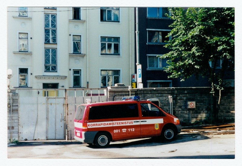 Korrapidamisteenistuse auto Raua 2 hoovis