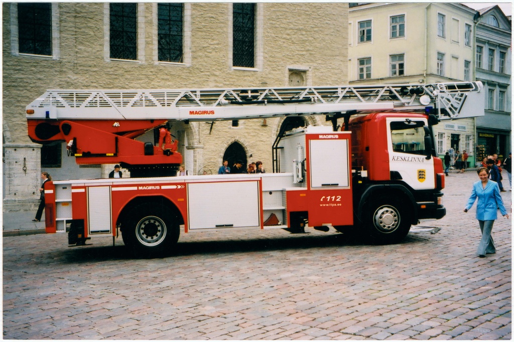 Redelauto Magirus üleandmine Tallinna Tuletõrje- ja Päästeametile Raekoja platsil