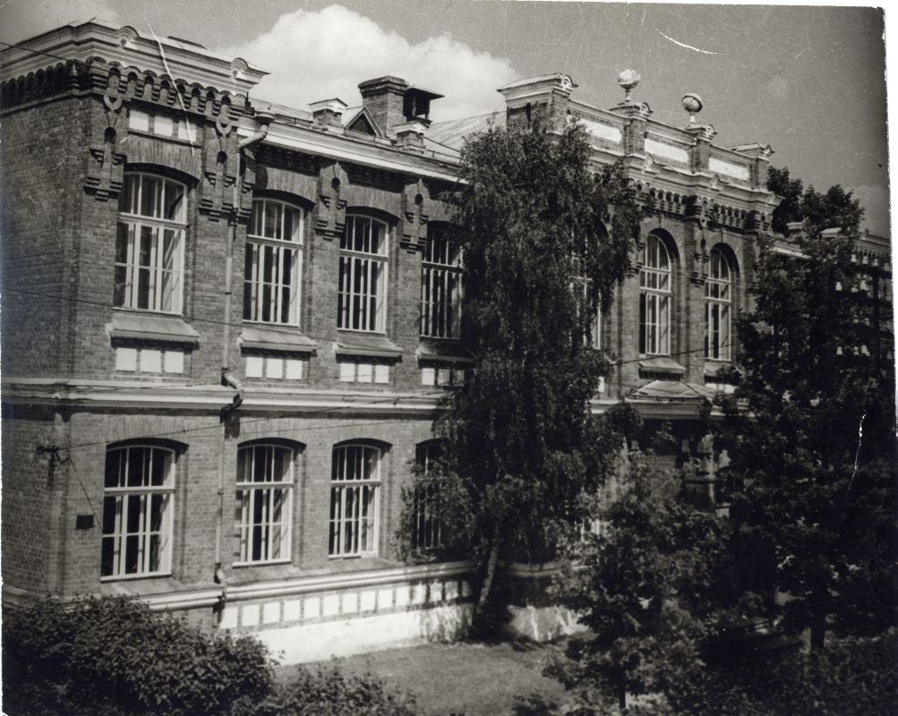 Paide Gymnasium of Daughters Posti 12 (1910). Photo from Leo Gens