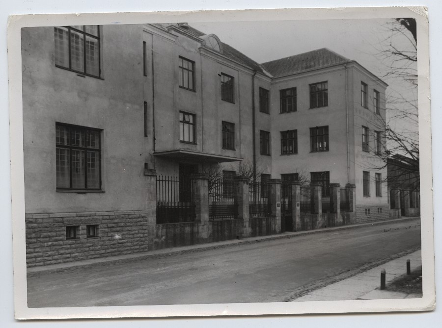 Läänemaa Gymnasium.