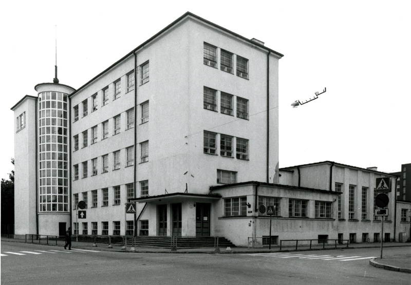 Lender Gymnasium in Tallinn, 2 views of the building. Architect Herbert Johanson