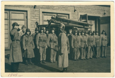 Vahtkonnavahetus I ISTÜ-s, 1945.a.  duplicate photo