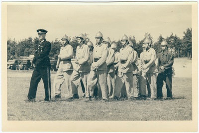 VTÜ Tallinna Brigaadi noortekompanii rivivõistluse rühm Harjumaa õppepäeval Kohilas, 1949.a.  duplicate photo