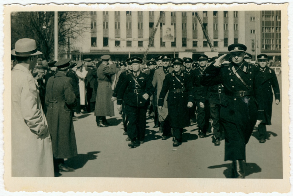 VTÜ Tallinna Brigaadi Nõmme divisjon tuletõrje päeval paraadil Võidu väljakul, 1949.a.