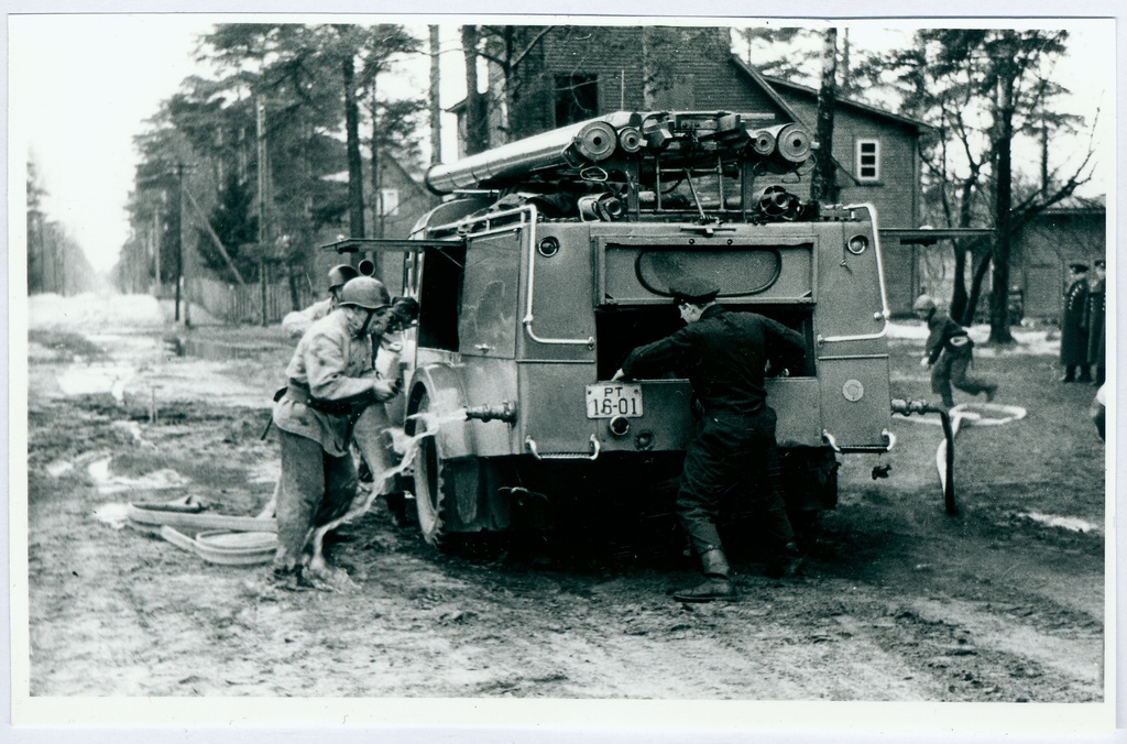 Sõjaväestatud tuletõrje õppus ja võistlused Lahinguhargnemine 
1960