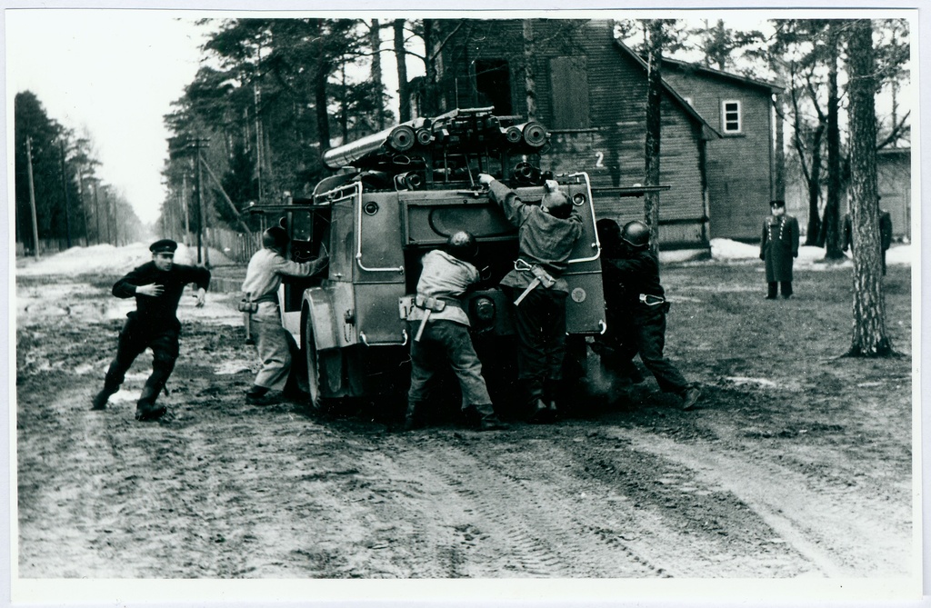 Sõjaväestatud tuletõrje õppus ja võistlused. Lahinguhargnemine 1960