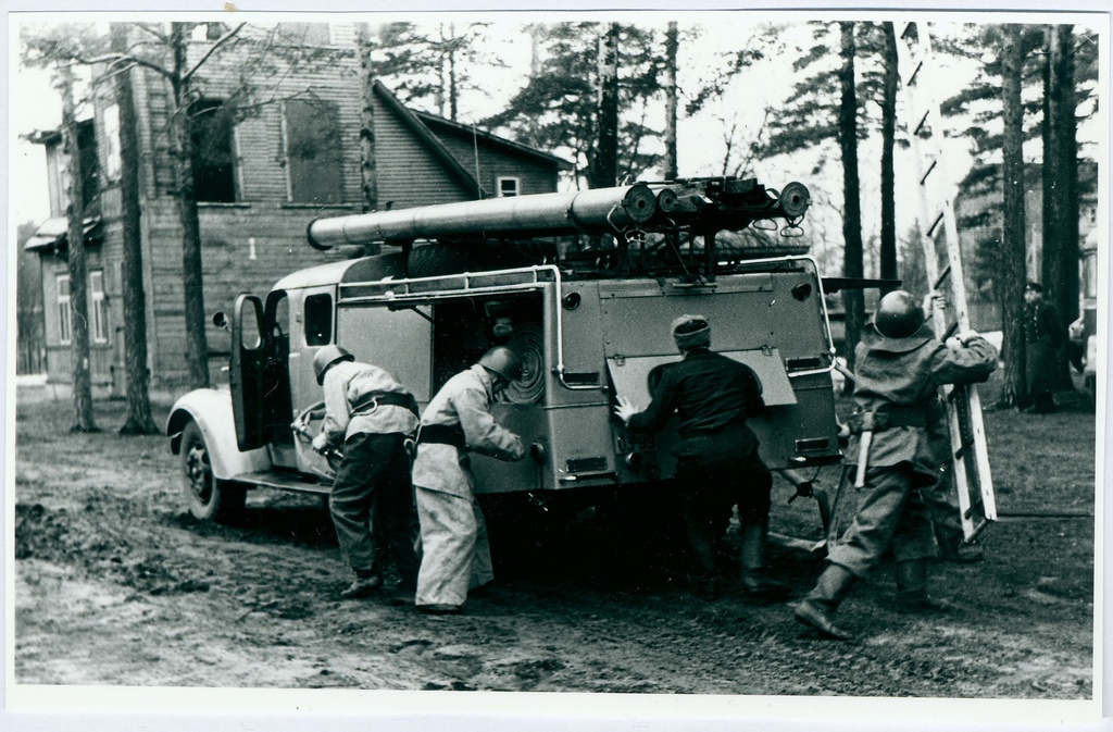 Sõjaväestatud tuletõrje õppus ja võistlused. Lahinguhargnemine 1960