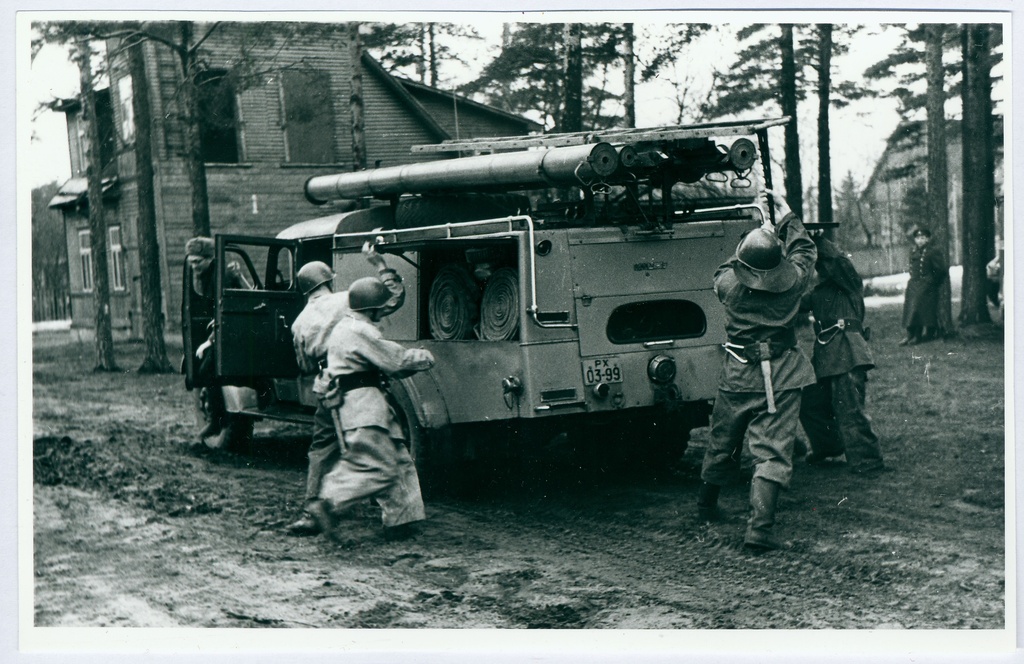 Sõjaväestatud tuletõrje õppus ja võistlused. Lahinguhargnemine 1960
