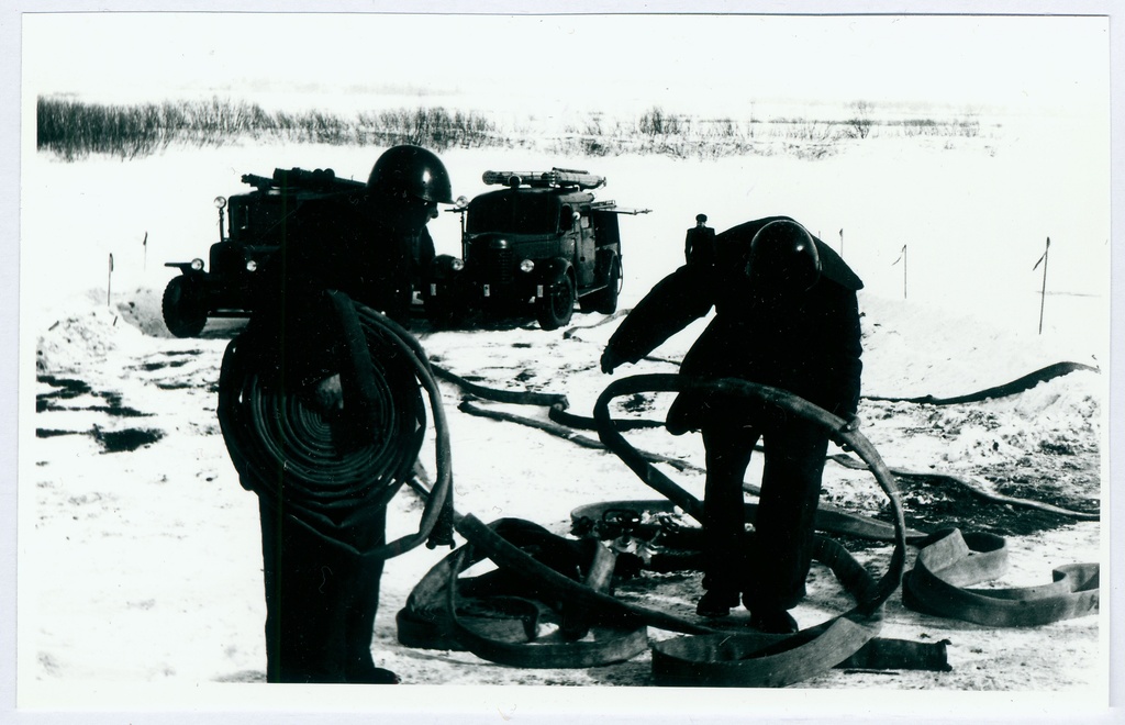 Tuletõrje tehnika kontroll Tartu puidukombinaadis 1960