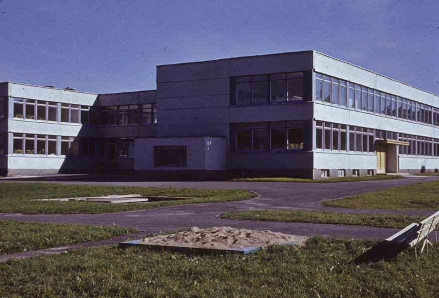 School building or kindergarten in Jõhvis, partial view of the building