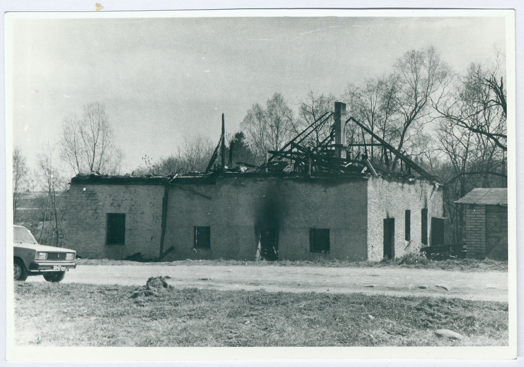 Tuletõrje Valitsuse Vaskjala puhkemaja sauna hoone pärast tulekahju 1987.