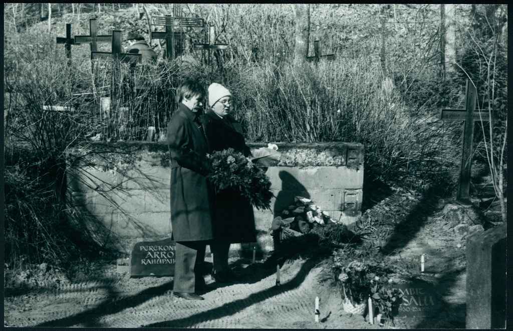 Lembit Pitsalu kalmul, 1990.a.