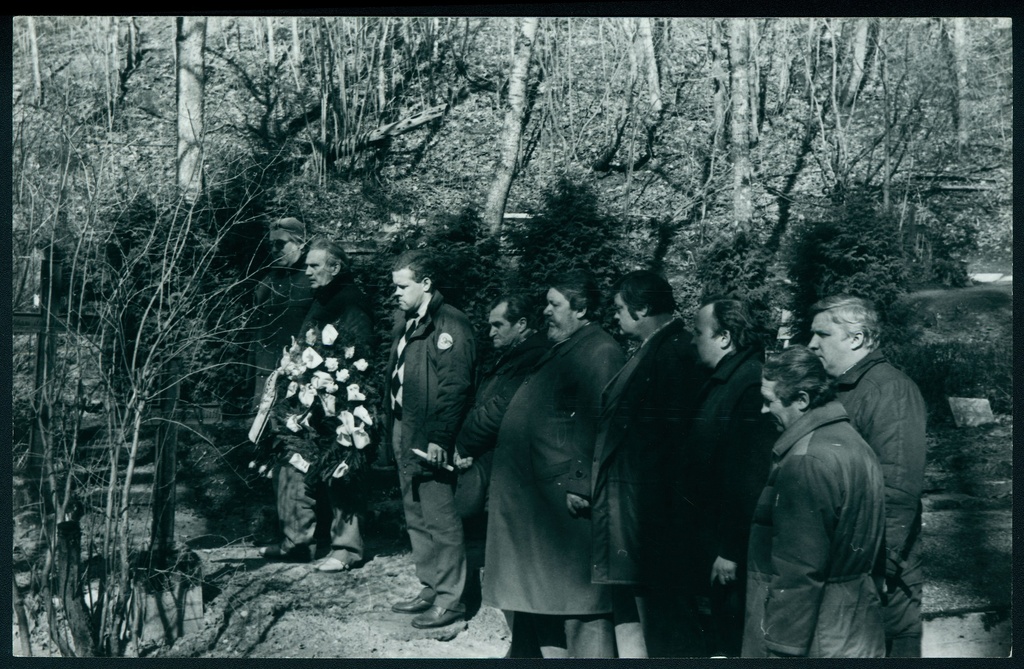 Lembit Pitsalu kalmul, 1990.a.