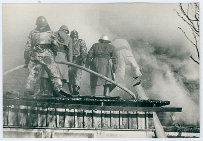Tulekahju kustutamine A. Reha elumajas. 1961.  duplicate photo