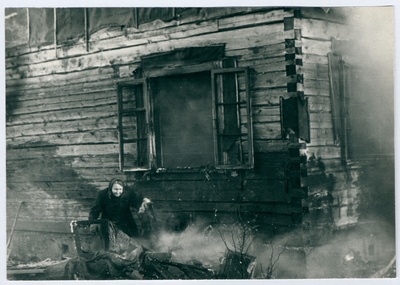 Tulekahju kustutamine A. Reha elumajas. 1961.  duplicate photo