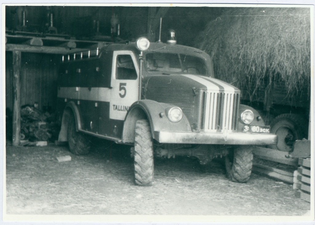 Eesti Tuletõrjemuuseumis Järvamaa filiaalis hoitav tuletõrjetehnika. Tuletõrjeauto AR-1 (voolikuauto) 1995.