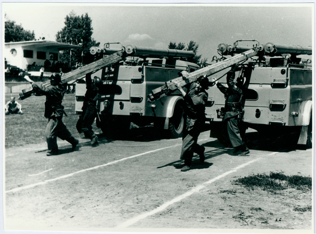 3. Balti tuletõrjespordi spartakiaad: Tõmbredeliga võistluse start, 1963.a.