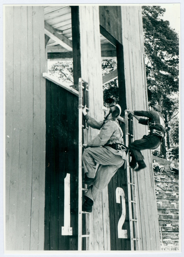 3. Balti tuletõrjespordi spartakiaad: Konksredeliga ronimine 4. korrusele, 1963.a.
