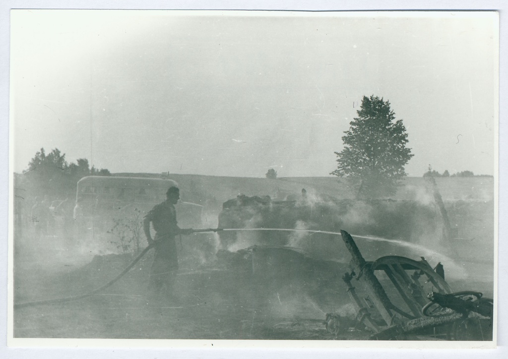 Tulekahju kustutamine. Tukke kustutamas 1959