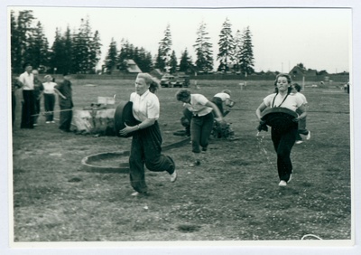 Tapa VTÜ tuletõrjevõistlused. Naissalk lahinghargnemisel 1959  duplicate photo