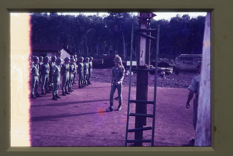 Sõdurite rivistus Vietnamis