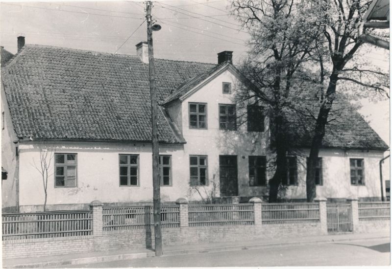 Photo. Haapsalu I high school (Kalda Street). Former Haapsalu grass school where he studied at R. Tobias.