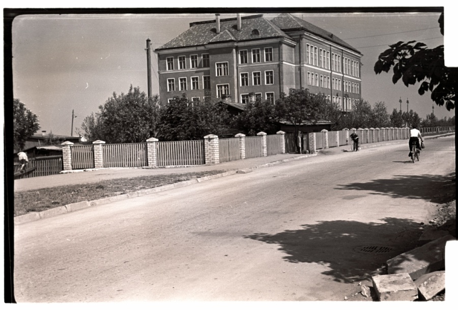 25. Secondary school