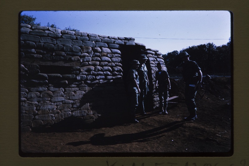 Külastajad Austraalia baasis Binh Bas Vietnamis