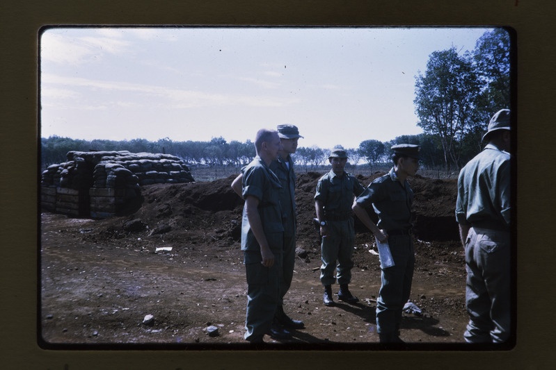 Külastajad Austraalia baasis Binh Bas Vietnamis