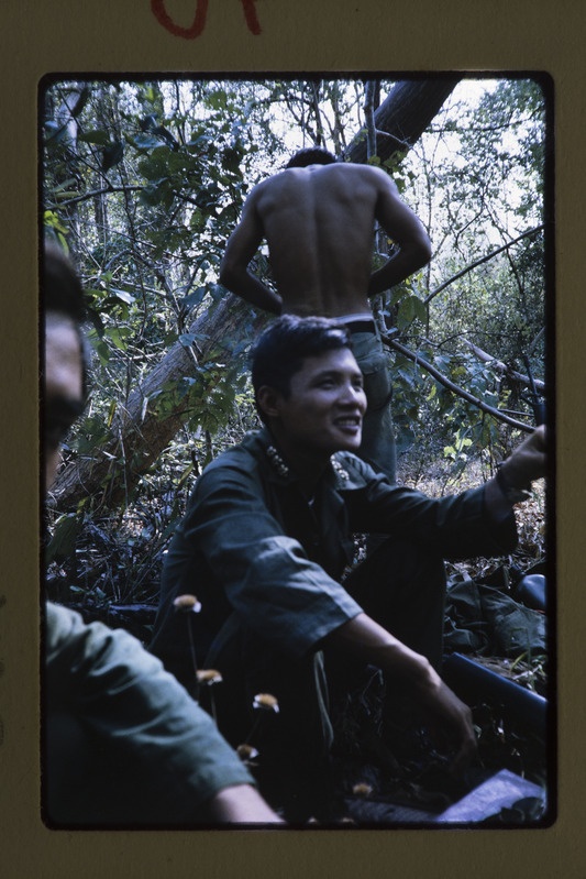 Vietnami sõdurid metsas