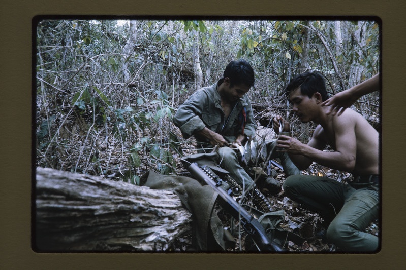 Vietnami sõdurid metsas