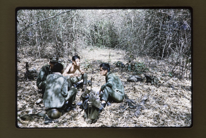 Vietnami sõdurid metsas