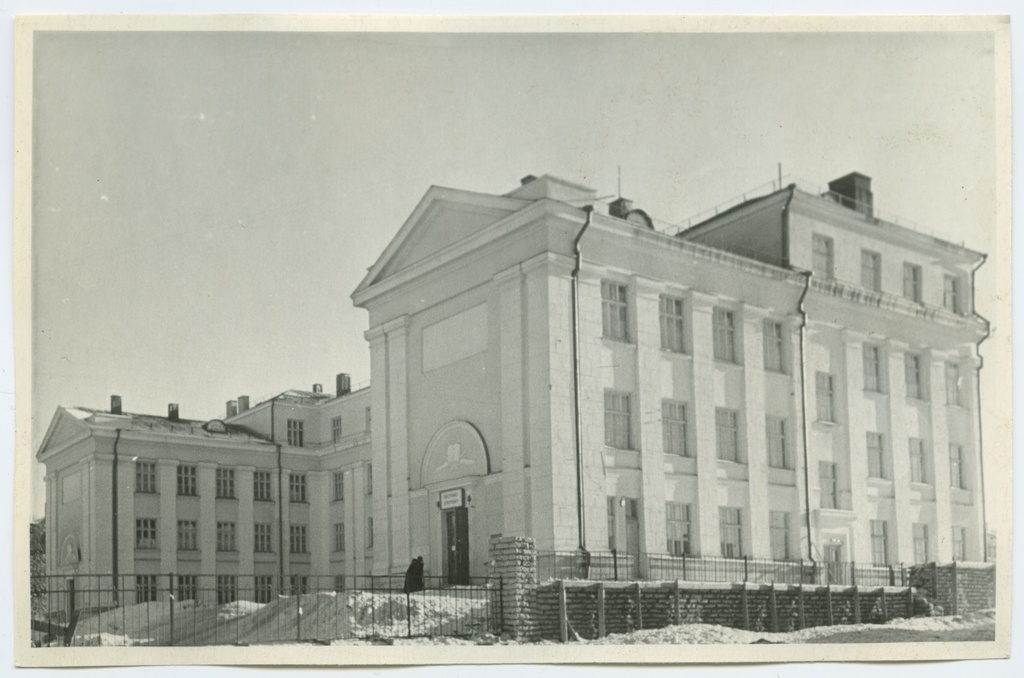 Tallinn, V.Kingissepa Street 68, 23rd high school.
