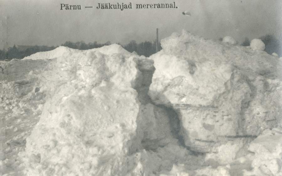 Photo postcard, large iceboxes on the Pärnu sea coast.