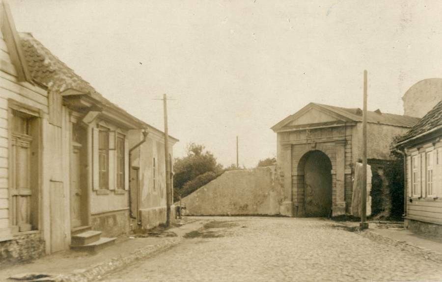 Photo postcard, view of Tallinn Gate Evening Tn. By.