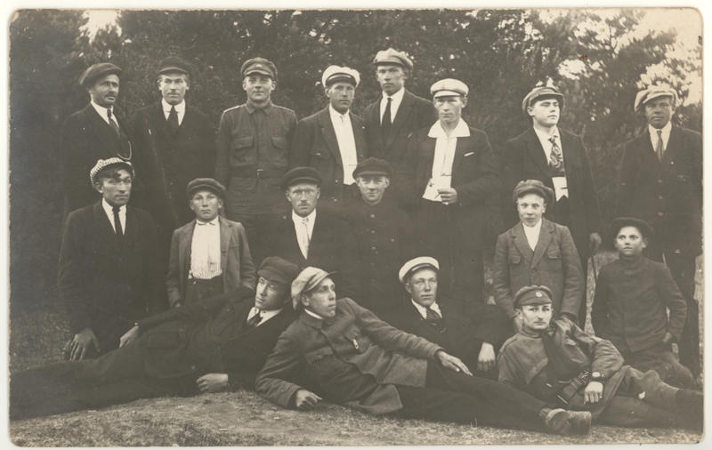 Illurma küla mehed