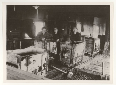 Töölised fosforiidkaevanduses Ülgasel  duplicate photo