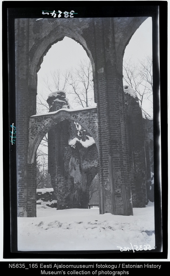 Toomkiriku varemed, sisevaade