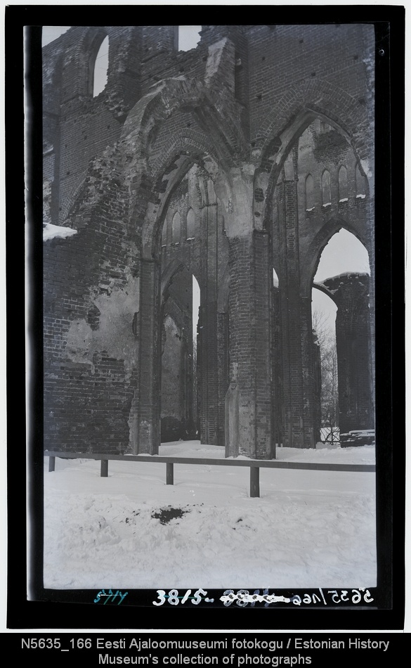 Toomkiriku varemed, sisevaade