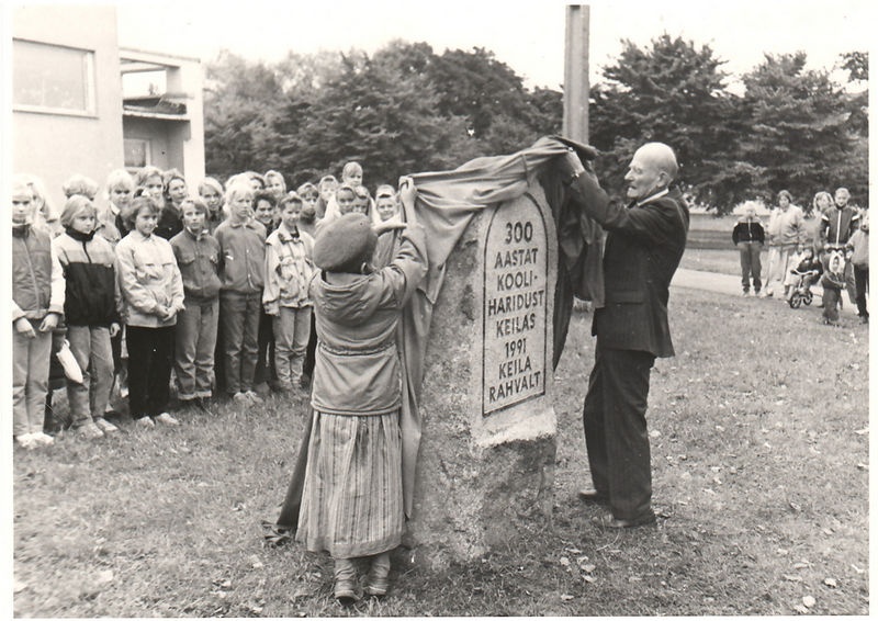 Mälestuskivi avamine Keila hariduselu 300 aastapäeval Keila Kultuurimaja juures