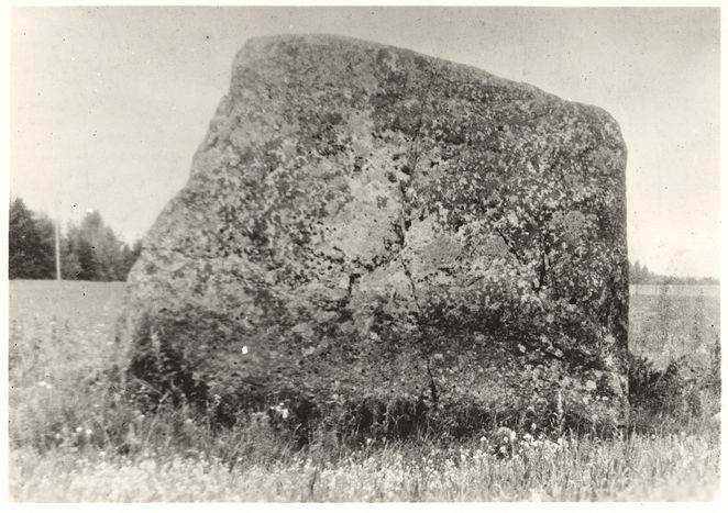 Kiviloo nõiakivi